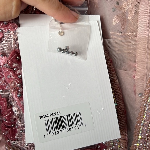 Mac Duggal 20262 NWT EMBROIDERED FLOUNCE SLEEVE A LINE GOWN - Picture 9 of 9